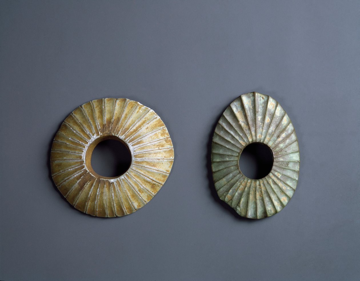 Flint armillas, período Jomon 10000-300 BC de Japanese School