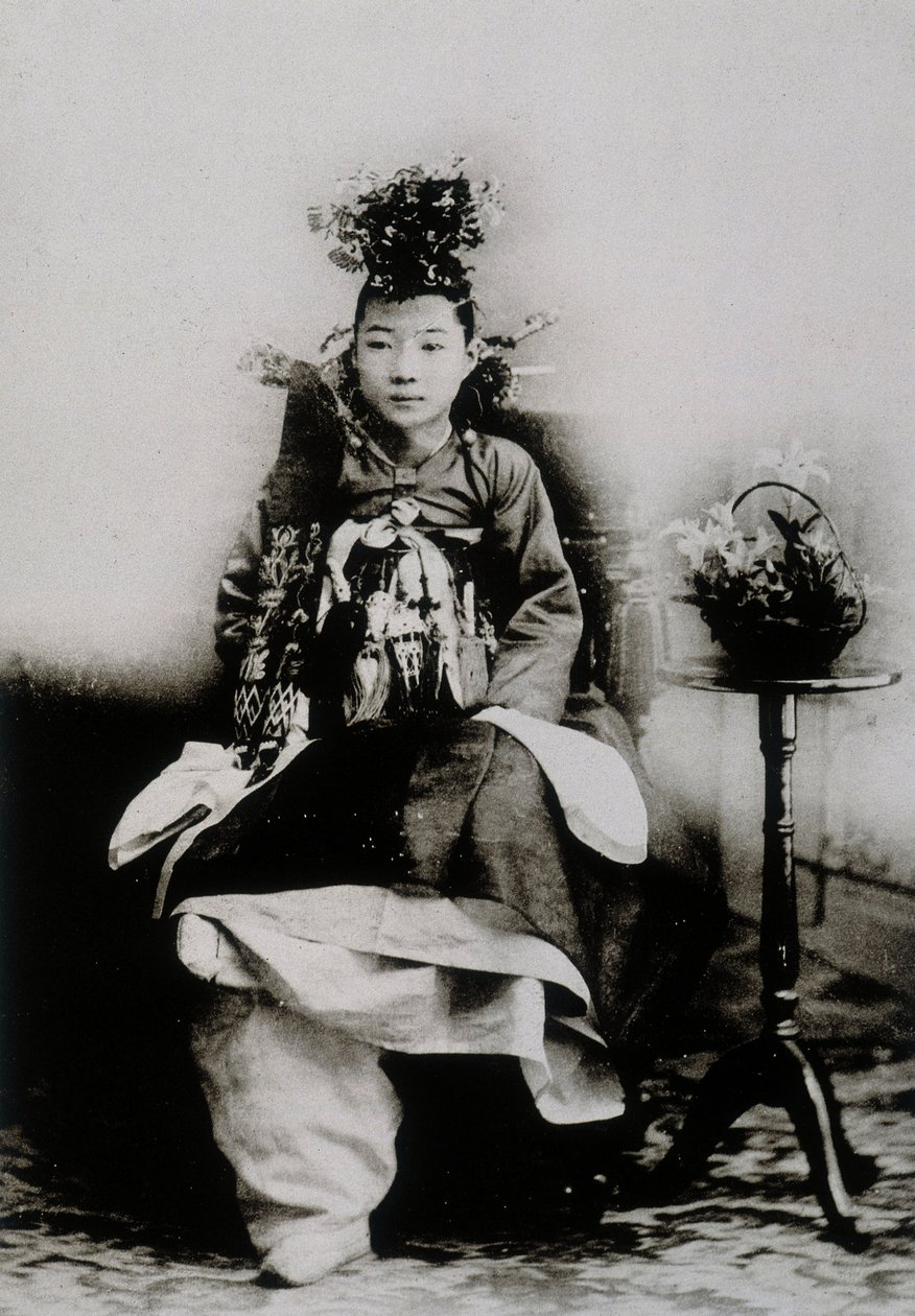 Mulher coreana em vestido de noiva tradicional de School Korean