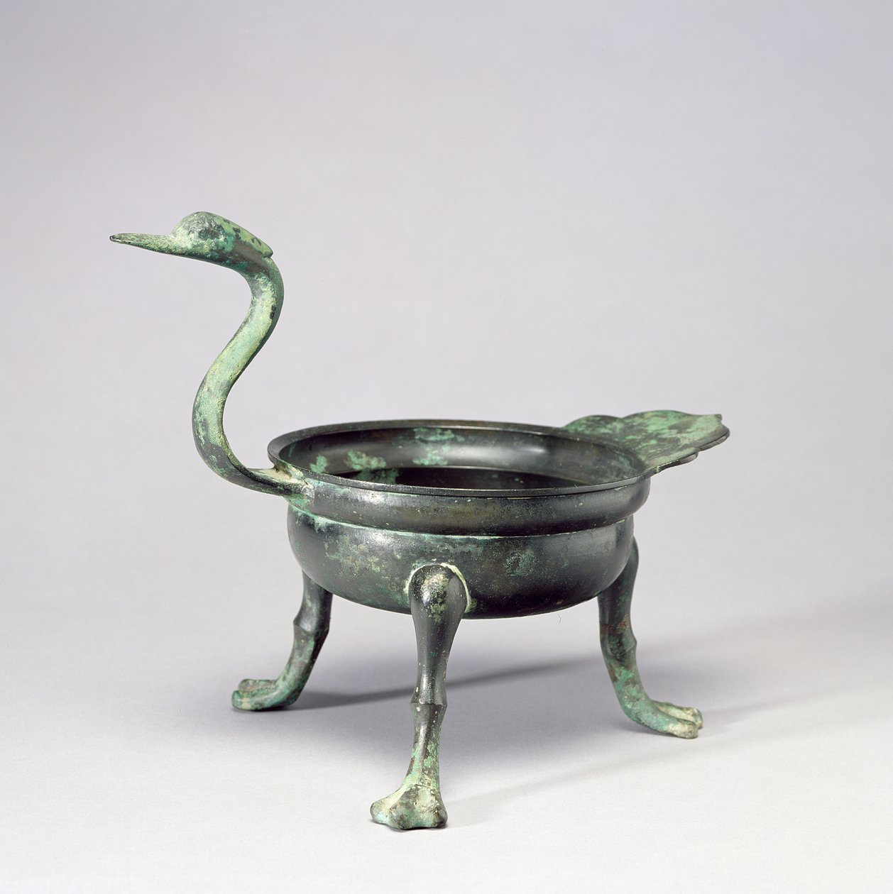 Tripé com cabo de cabeça de pato, Reino Paekche, século 6-7 (bronze) de School Korean