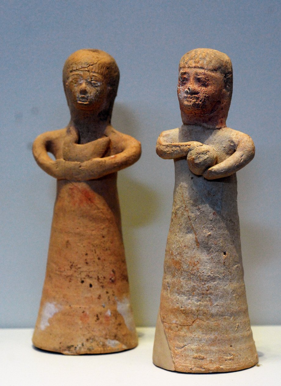 Mulheres trazendo ofertas, de Achziv, norte de Israel, século 8-7 a.C. (cerâmica) de School Levantine