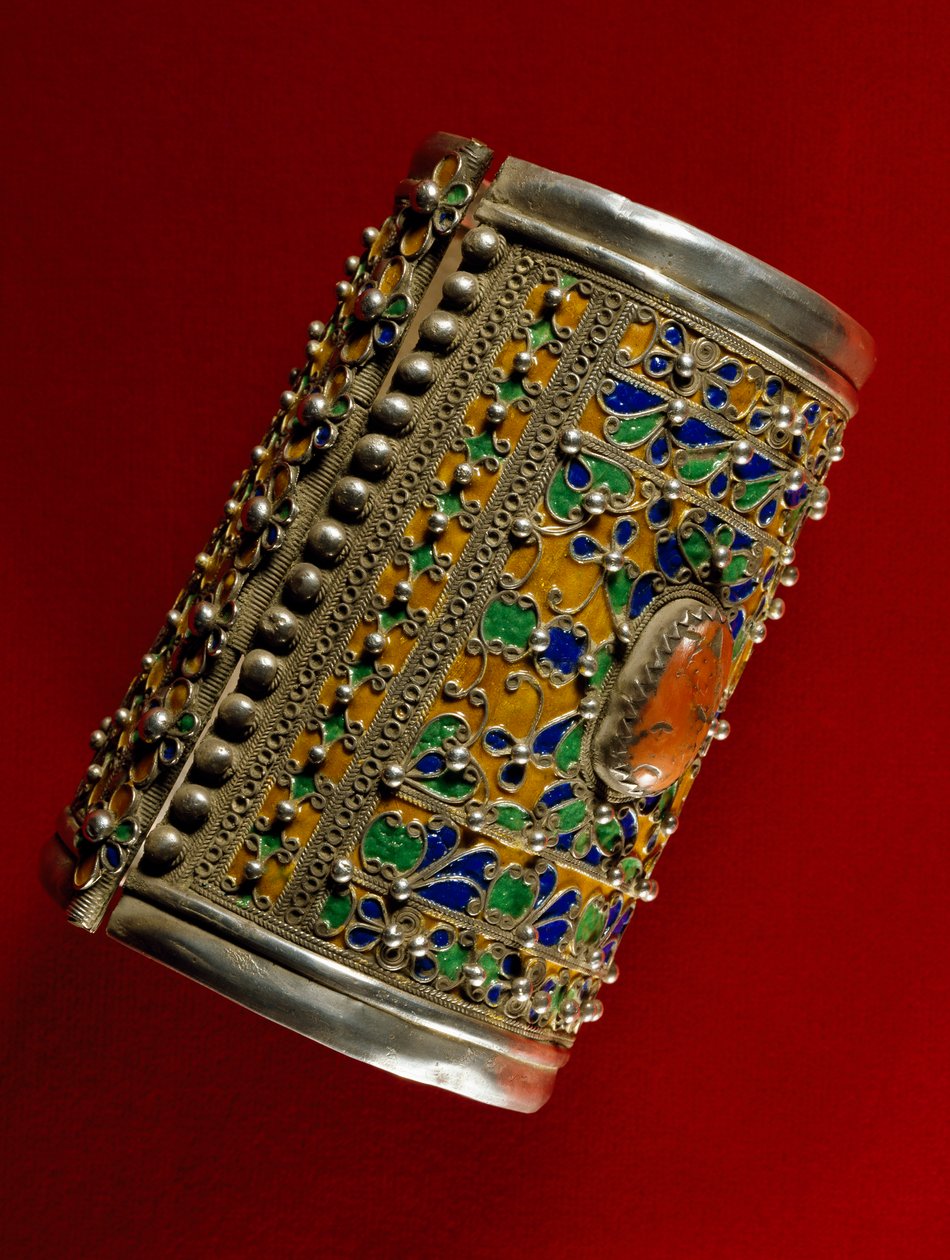 Bracelete em coral, prata e esmalte, Marrocos de School Moroccan