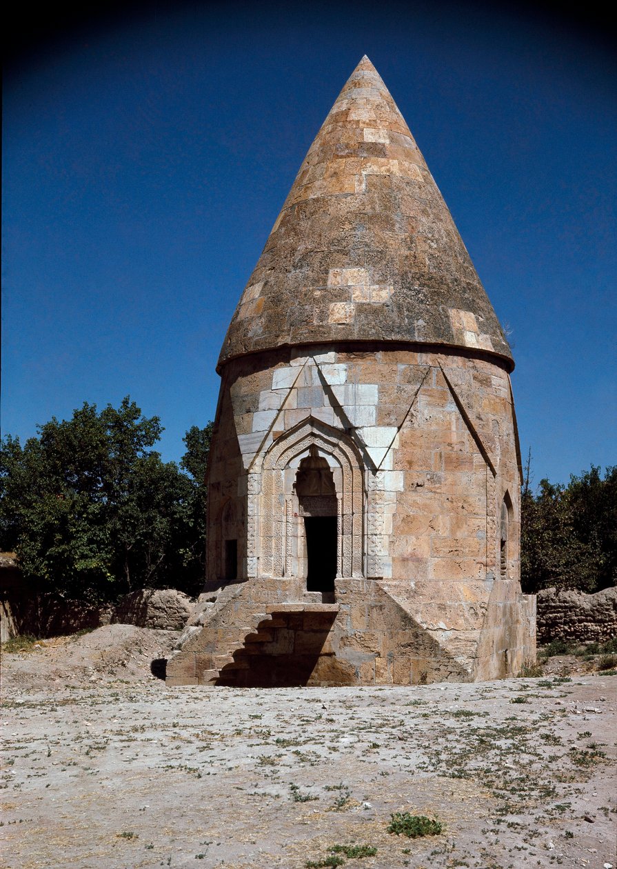 Vista do túmulo de Melik Gazi (século XII) de School Ottoman