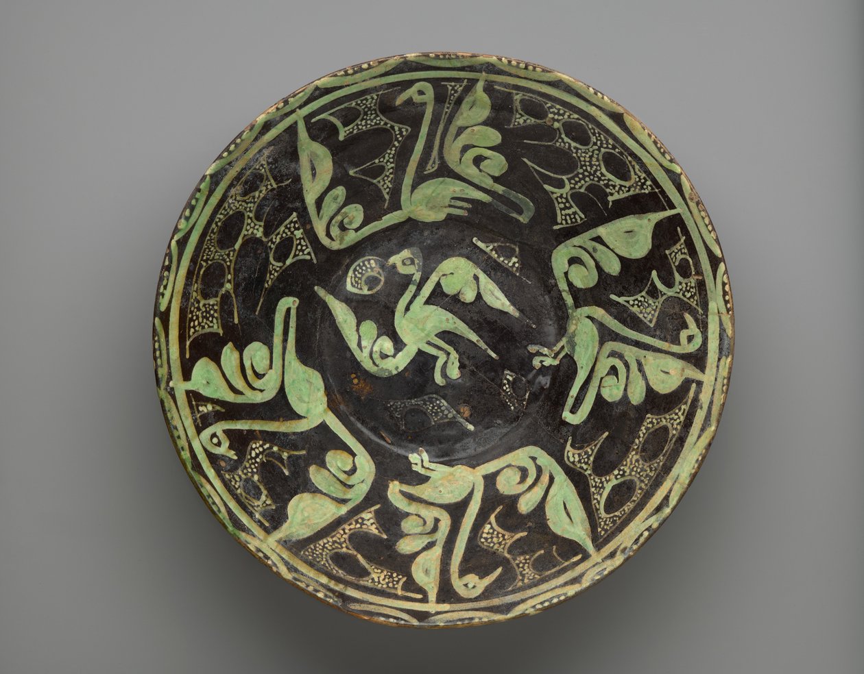 Tigela, Samanid, século 9 a 10 (cerâmica, pasta marrom e branca, esmalte transparente incolor) de School Persian