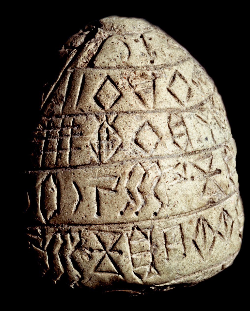 Cone fragmentado de argila; inscrição linear em elamita; 3º milénio a.C. de School Persian
