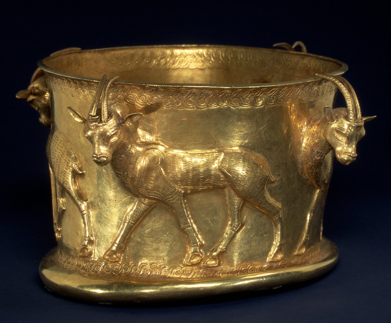 Taça com um friso de Gazelas, ferro Idade II, c.1 milénio a.C. (ouro) de School Persian