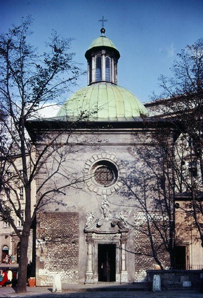 Igreja de São Adalbert, originalmente construída no século XII, modernizada no século XVIII (foto) de School Polish