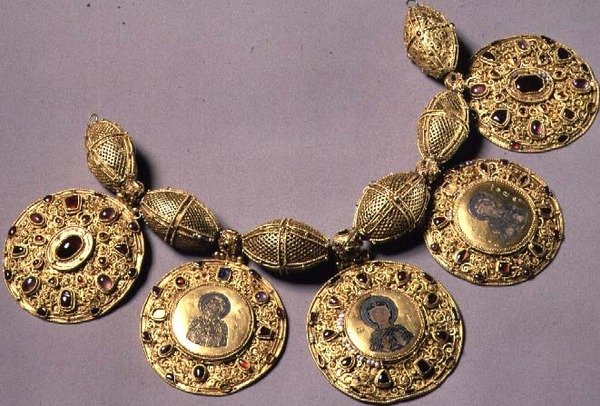 Medalhões da marca &39;Barmy Collar&39;, com decoração em filigrana, granulação e esmalte pintado, Ryazan de School Russian