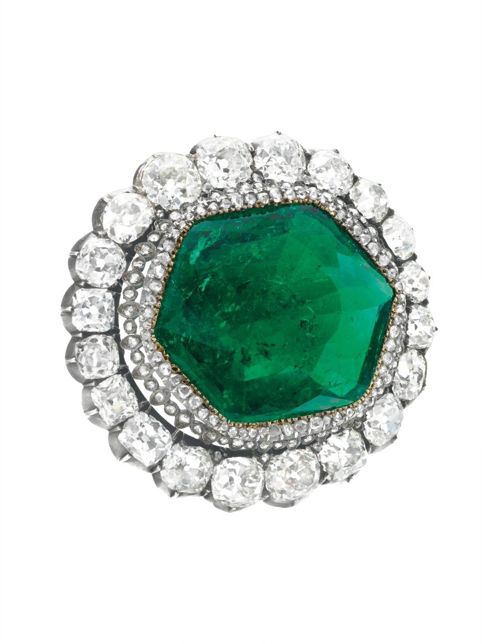 O broche de Catarina, a Grande, de meados do século 18 (esmeralda, diamantes, prata e ouro) de School Russian