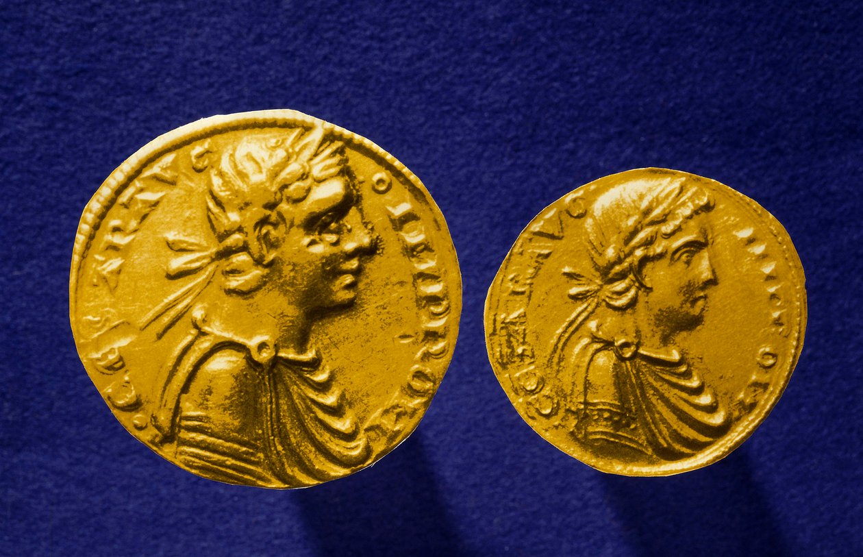 Moedas de ouro da Sicília com a efígie de Frederic II por Hohenstaufen (1194-1250), imperador alemão. 1231 Coleção privada de School Sicilian