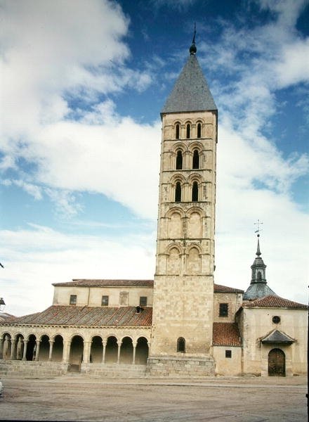 Exterior da Igreja de San Estaban de School Spanish