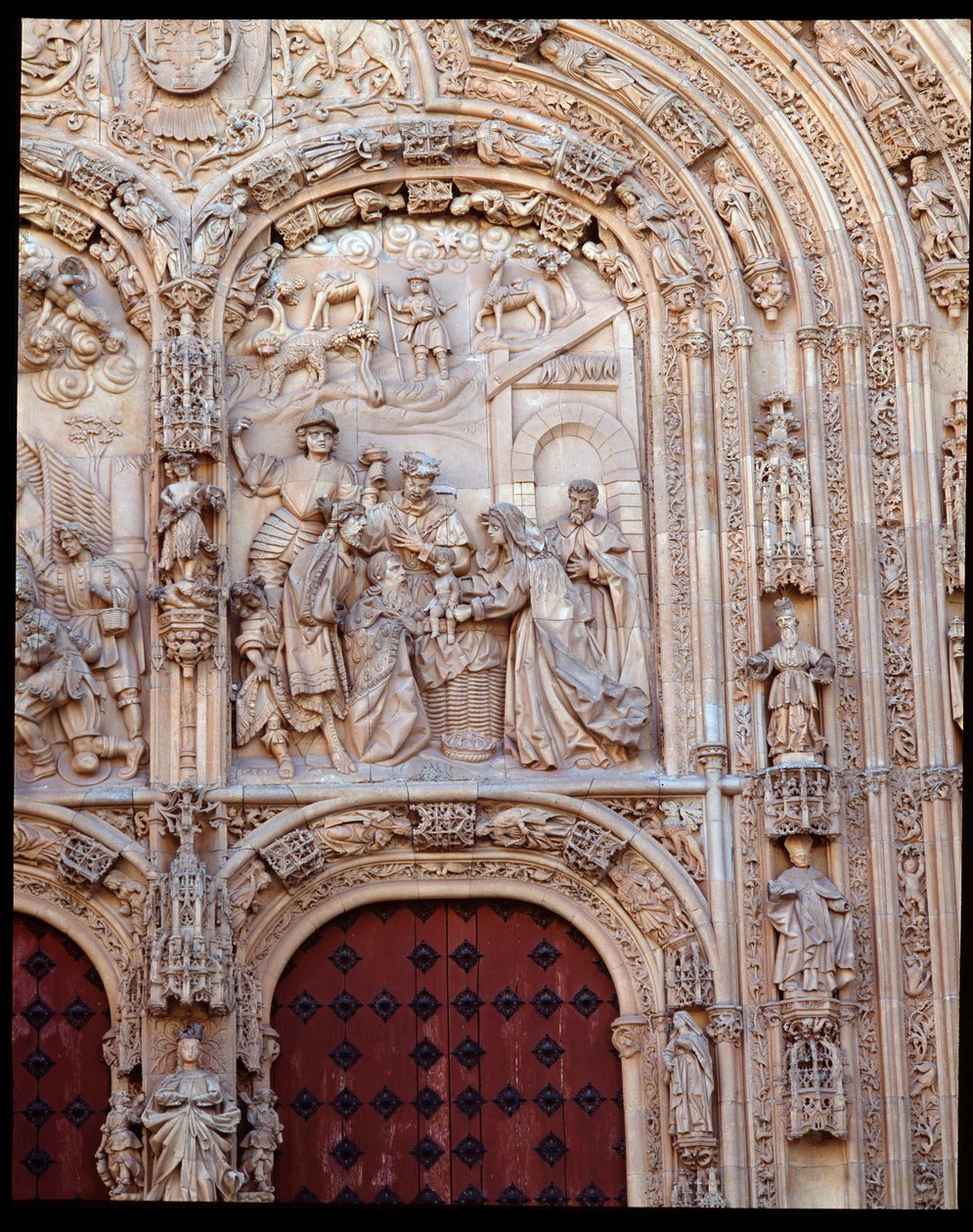 Detalhe de natividade da fachada gótica plateresca de School Spanish