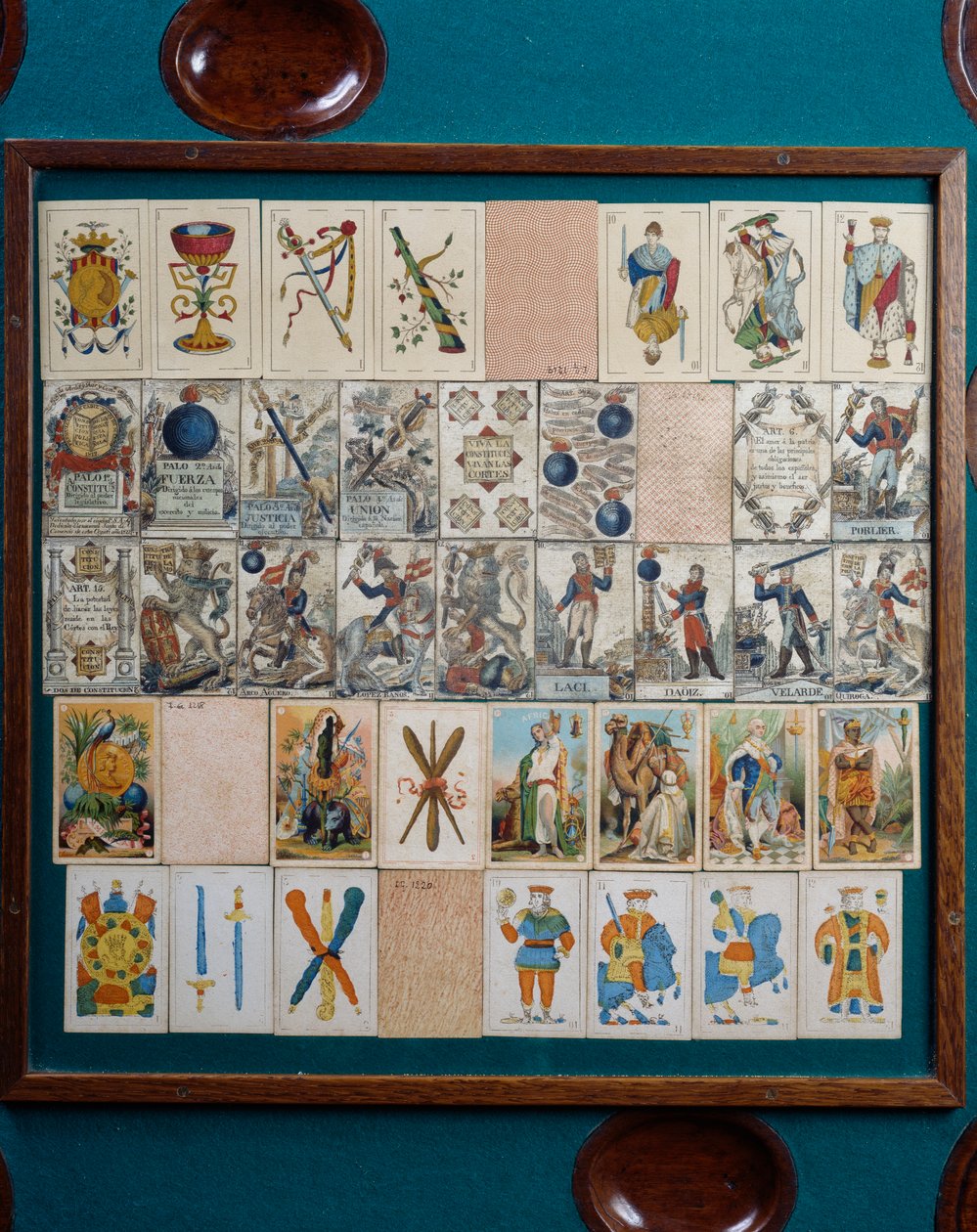 Jogar cartas, Detalhe da mesa de cartas catalã, Espanha de School Spanish