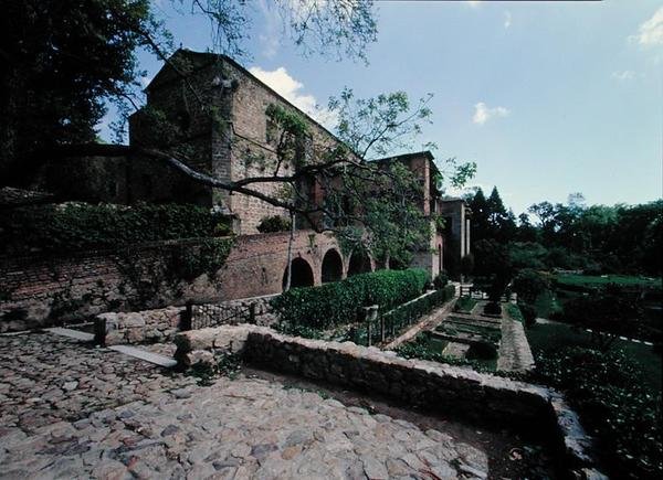 Vista do jardim (foto) de School Spanish
