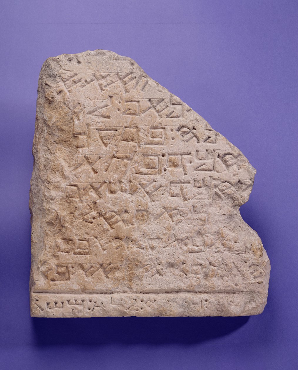 O Decálogo Samaritano, de Nablos (Antiga Siquém) em Samaria, provavelmente do século 2 DC (pedra calcária esculpida) de School Sumerian