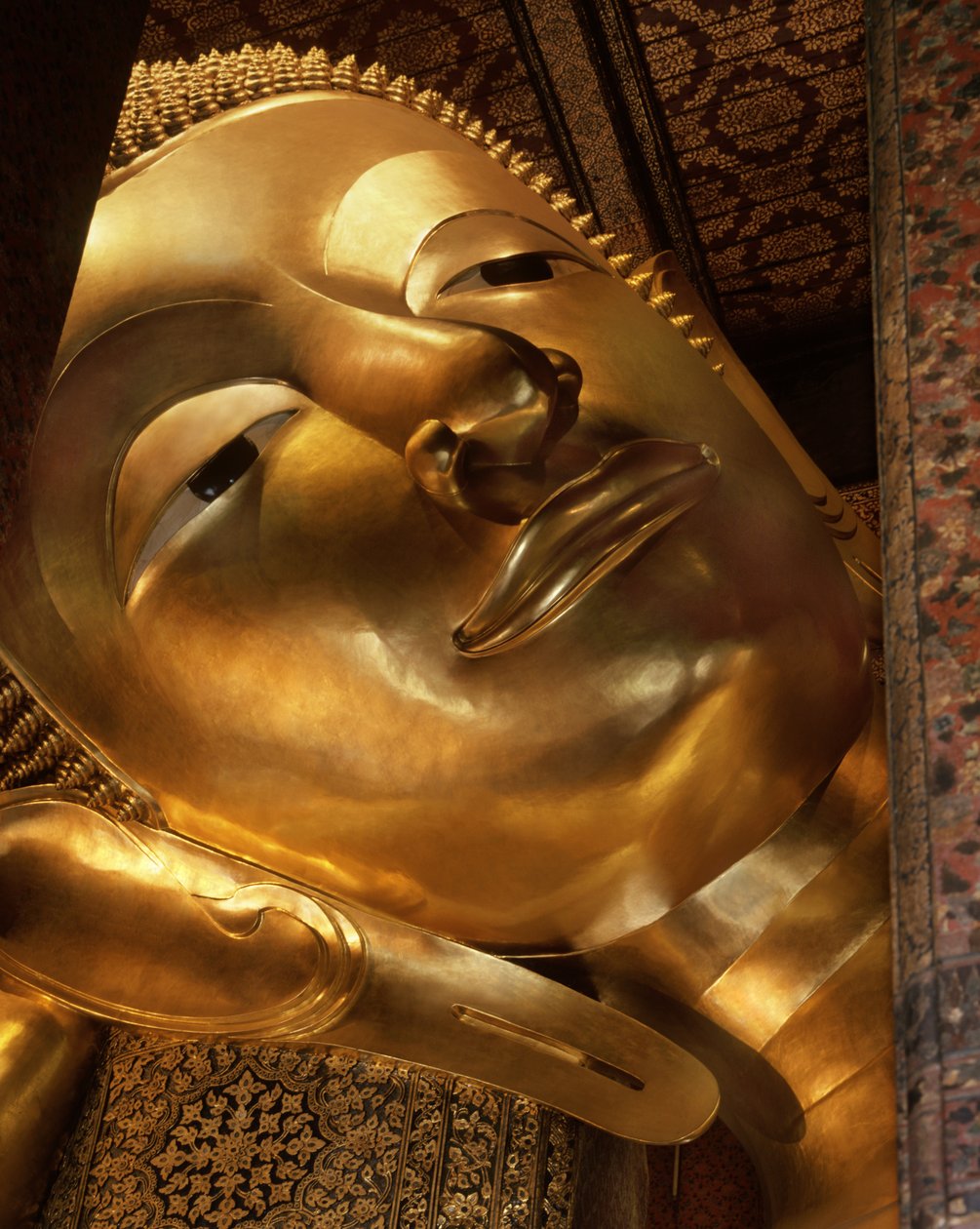 Detalhe do Buda reclinável (metal) de School Thai
