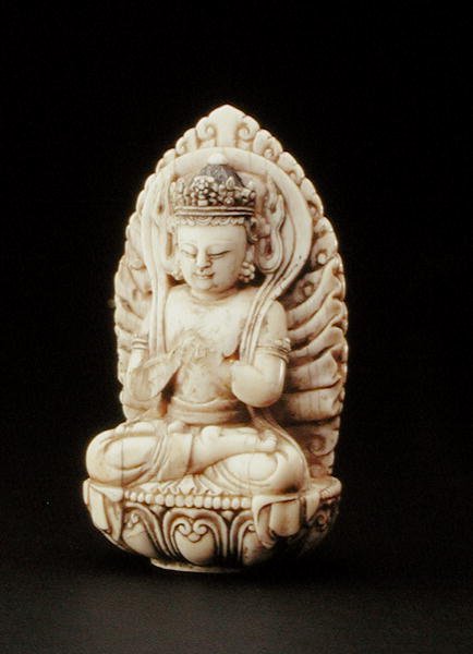 Buda (marfim e pigmento) (ver também 210144) de School Tibetan