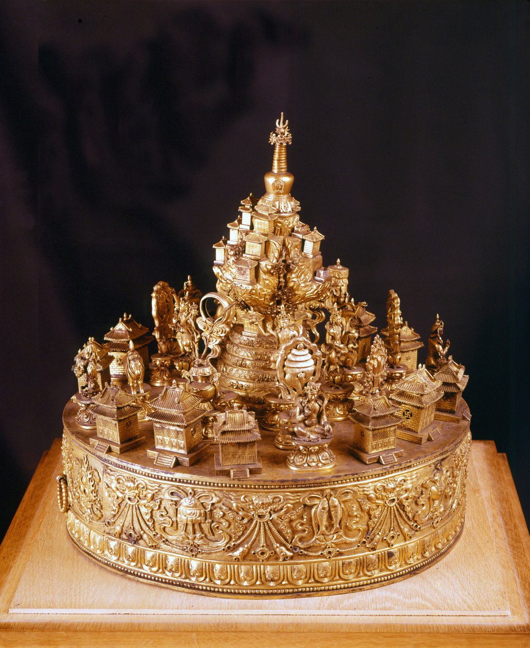 Mandala Tibetain: peça rara em bronze dourado scultpé. A mandala é uma vista do cosmos divino, no centro do qual se encontra o Monte Merou, uma montanha superada pelo palácio do deus supremo Indra e rodeada por quatro continentes - Musée Guimet, Paris de School Tibetan
