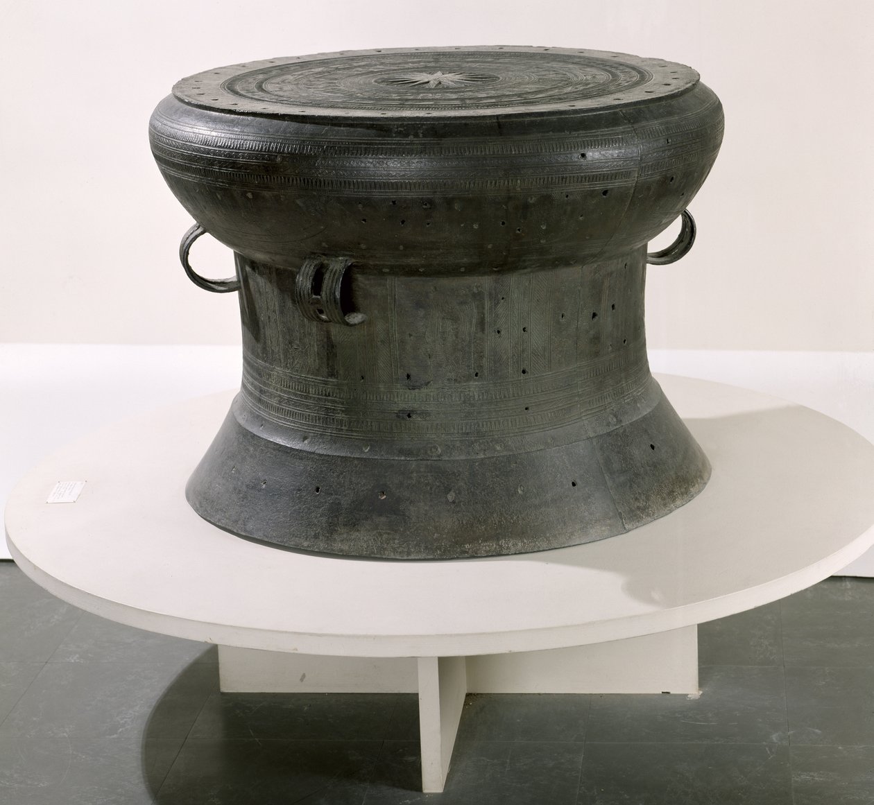 Tambor, estilo Dong Son, século 2-1 a.C. (bronze) (ver também 181009) de School Vietnamese