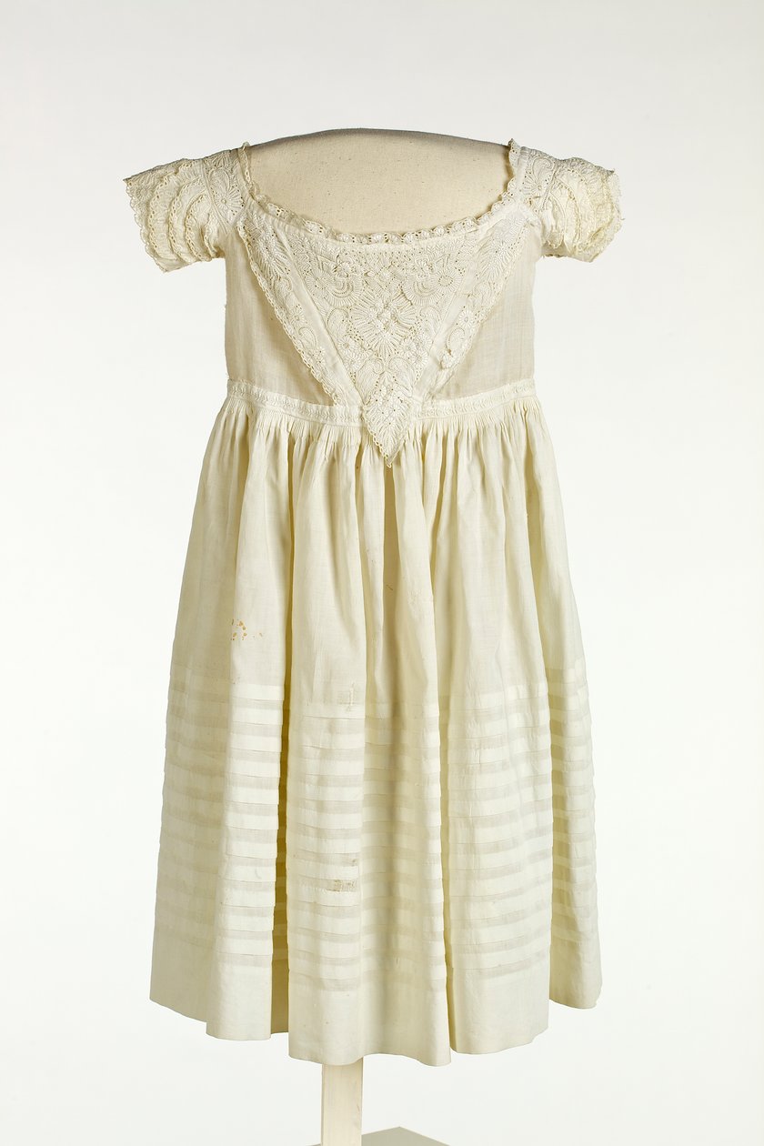 Bebés de baptizado com bordado Ayrshire para frente e mangas, c.1850 (algodão) de Scottish School