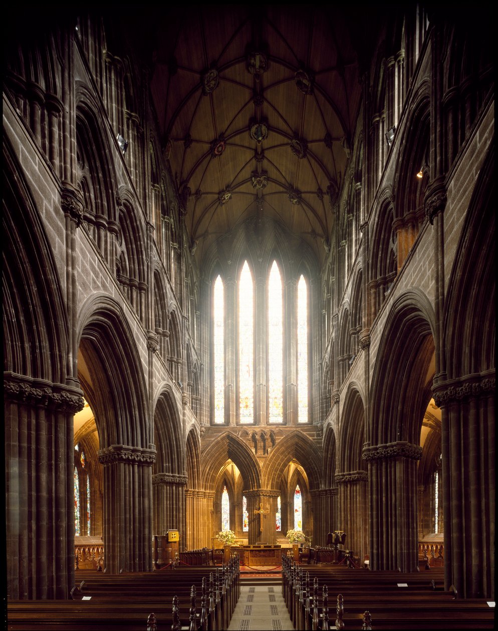Arte Gótica: vista para o interior da Catedral de Glasgow. Século XII. Escócia de Scottish School