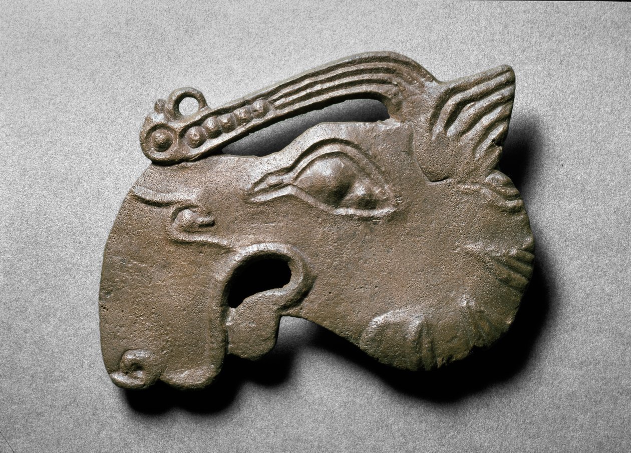 Placa de cabeça de alce, da Sepultura VI no Nymphaeum (bronze) de Scythian