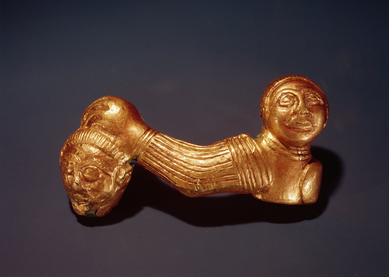 Pin com um guerreiro segurando uma cabeça (bronze) de Scythian