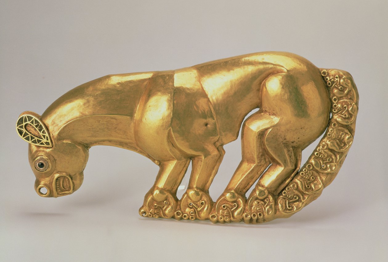 Emblema escudo na forma de uma pantera, 700-650 aC (ouro, âmbar e esmalte colorido) de Scythian