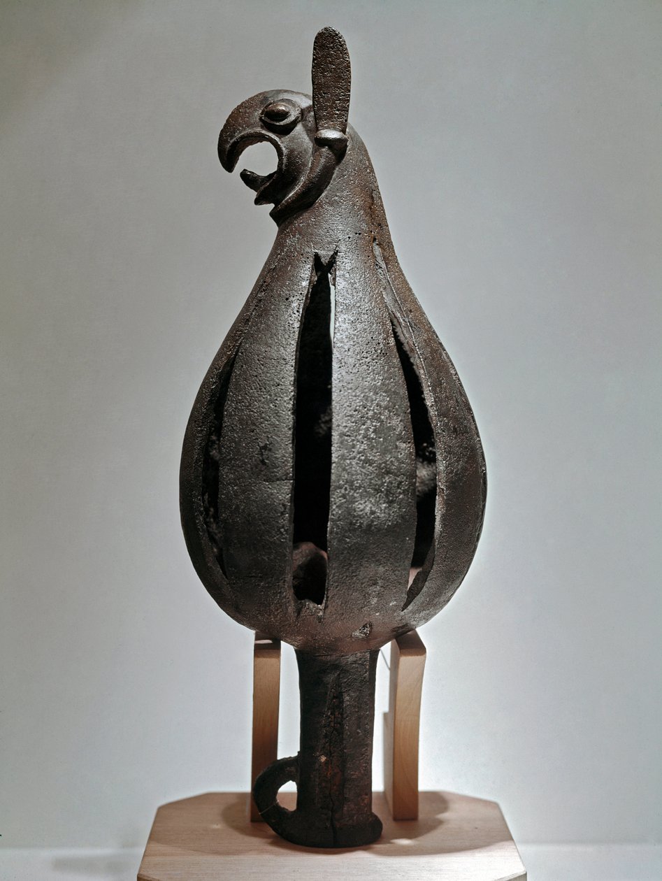 Art Scythian (civilização Cítica ou Scythia): ornamento em forma de grifo com cabeça de águia. Objecto em bronze, da segunda metade do século VII a.C. São Petersburgo, Museu Hermitage de Scythian
