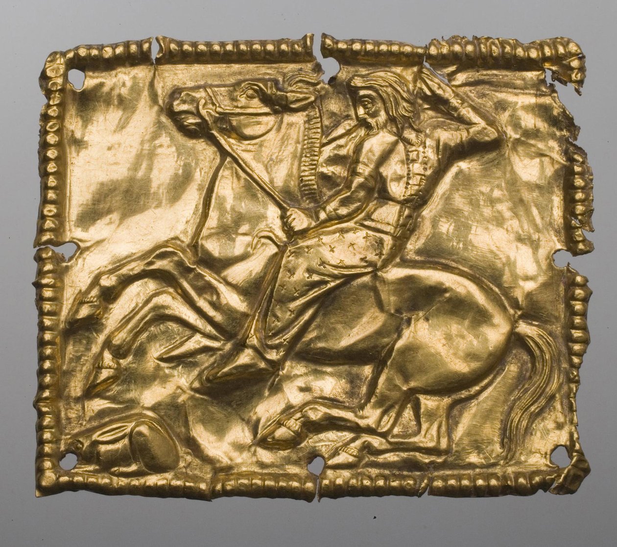 Art des steppes - Scythian Art : Placa que representa uma cena de caça. Ouro, tamanho : 5,2x4,2, século V-4 a.C., Eremitério do Estado, São Petersburgo de Scythian
