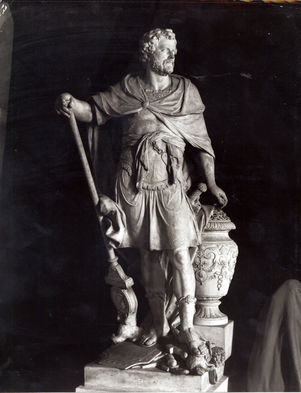 Hannibal Triunfante, 1722 (mármore) (foto bw) de Sebastien Slodtz