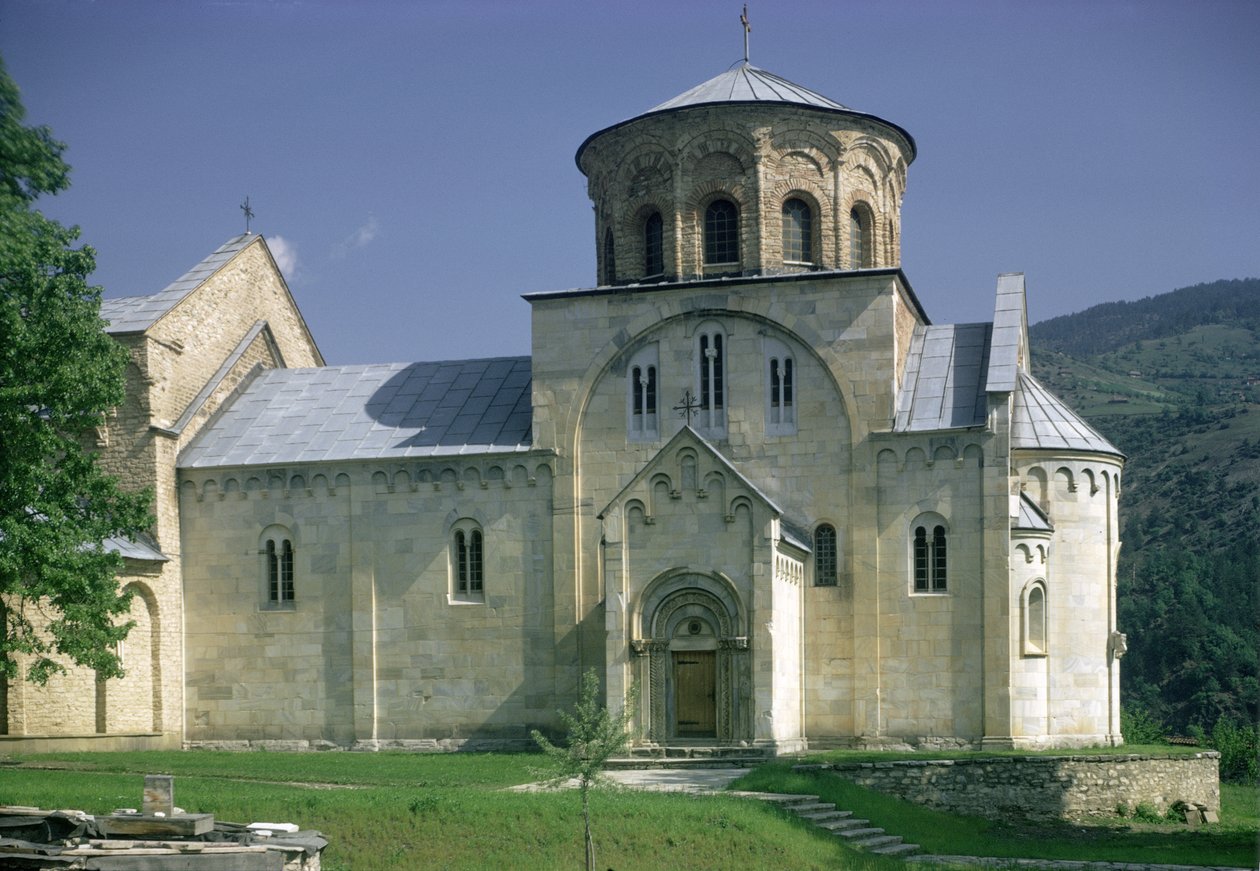 Vista sul da Igreja de Sveta Bogodorica de Serbian School