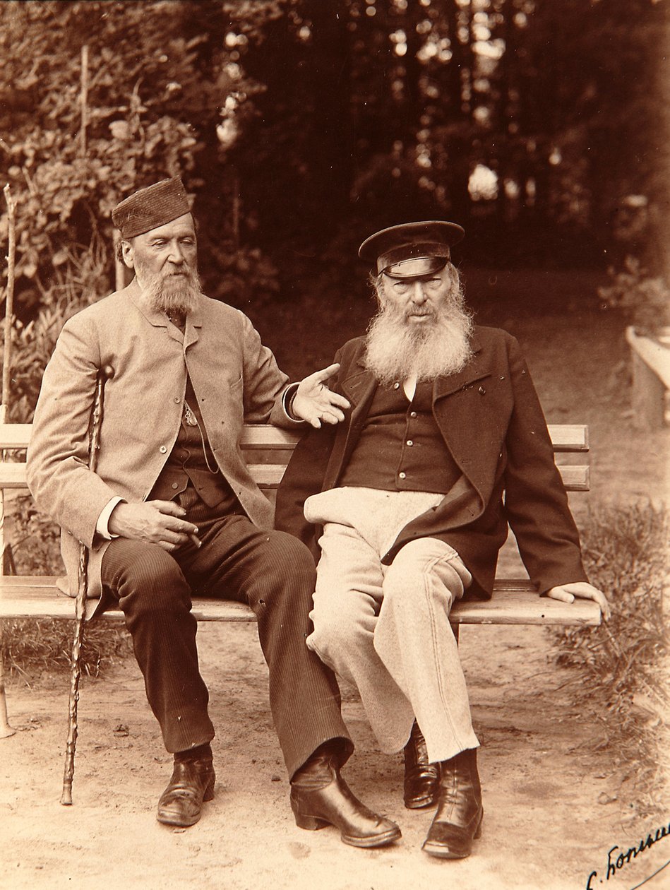 Os poetas Yakov Petrovich Polonsky (Iakov Petrovitch Polonski) (1819-1898) e Afanasy Afanasievich Fet (Foeth) (Afanassi Afanassievitch Chenchine) (1820-1892). Foto albumina de Sergei Dmitrievich Botkin (1869-1945) de Sergei Dmitrievich Botkin