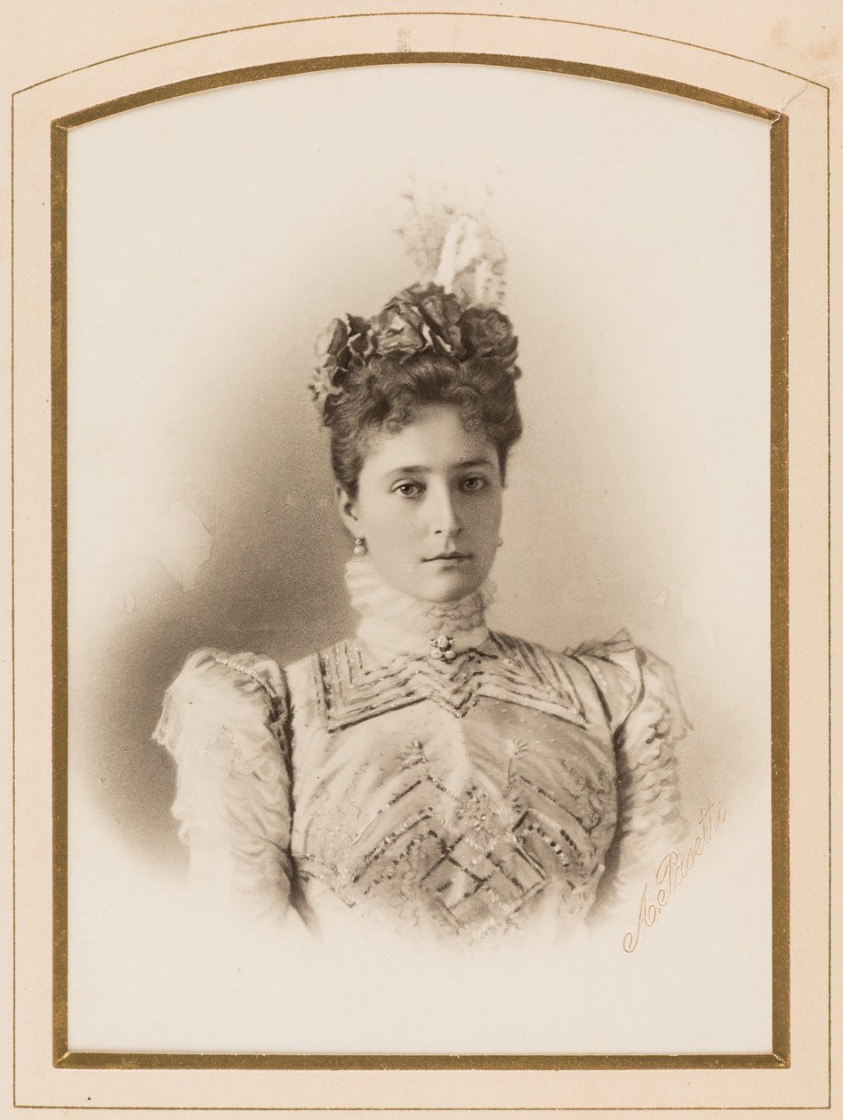 Elisabeth Fiodorovna de Russie (Elisabeth de Hesse Darmstadt) (1864-1918) - Princesa de Hesse por Reno, a Grã-Duquesa Elizabeth Fyodorovna da Rússia, por Levitsky, Sergei Lvovich (1819-1898). Foto da Albumina. Colecção Privada de Sergei Lvovich Levitsky