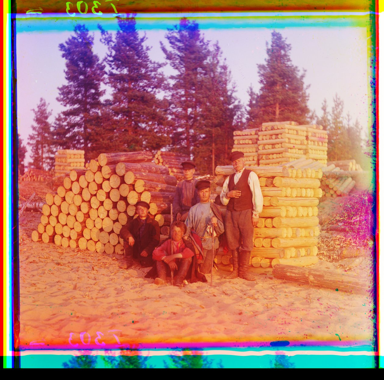 Lenhadores, Rio Svir, Via Navegável Volga-Báltica, Rússia de Sergei Mikhailovich Prokudin Gorskii