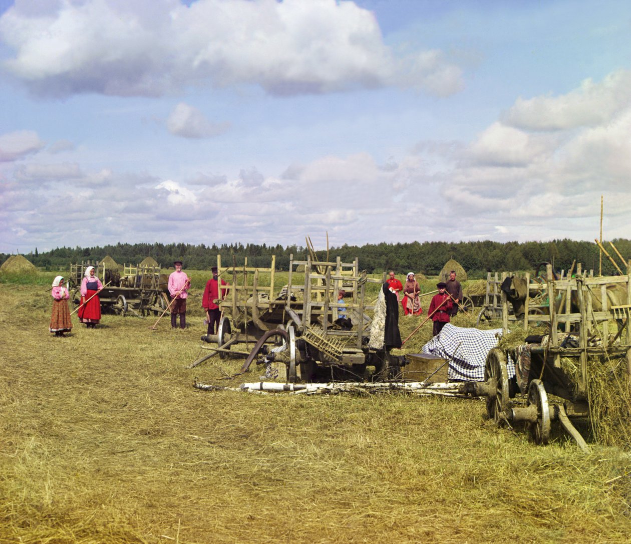 Camponeses, fazendo, feno, perto, resto, tempo, império russo, 1909 de Sergey Prokudin Gorsky