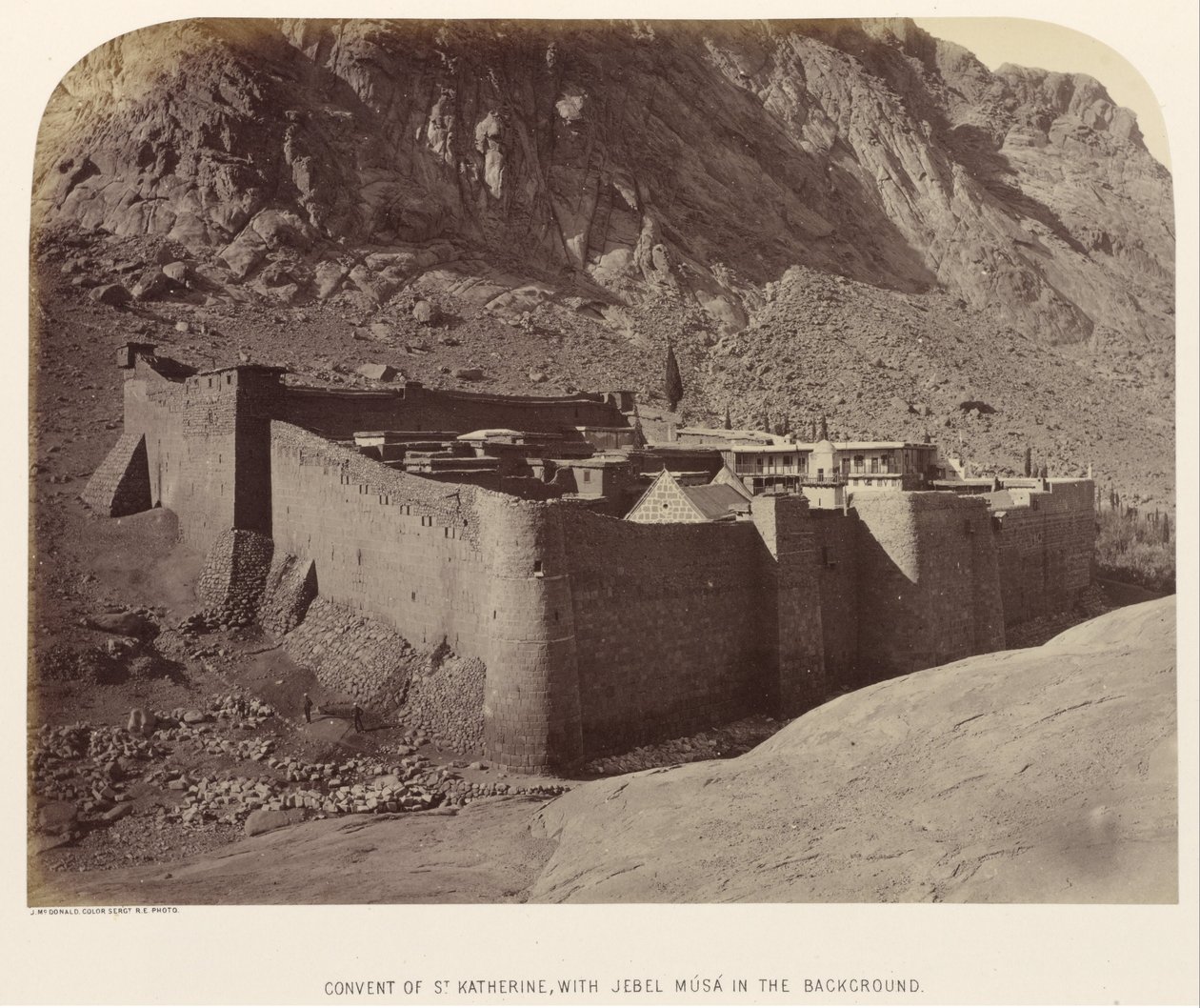 Convento de Santa Catarina, com Jebel Músá ao fundo de Sgt. James M. McDonald