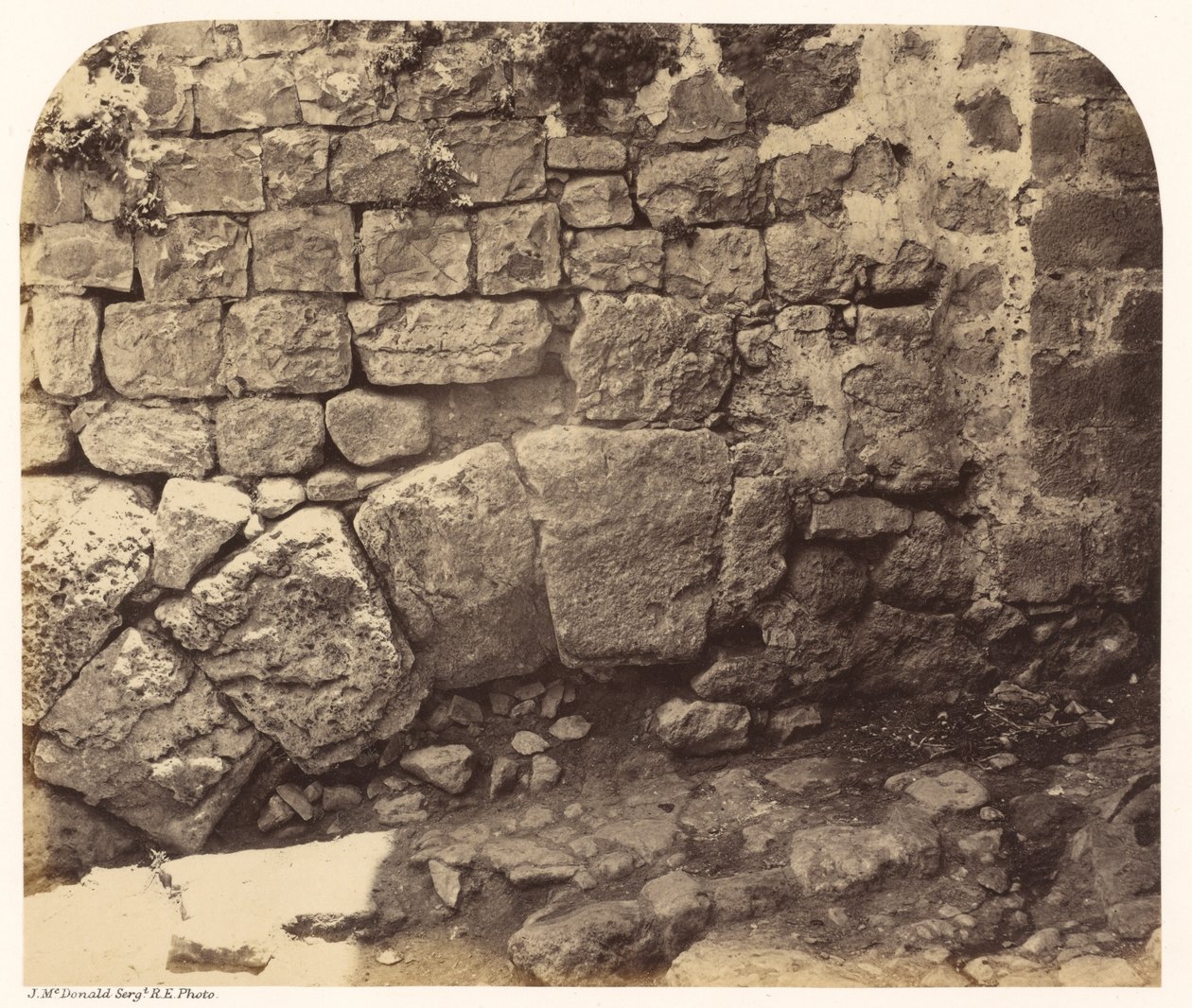 Porção de um antigo arco na extremidade S.W. dos Bazares de Sgt. James M. McDonald