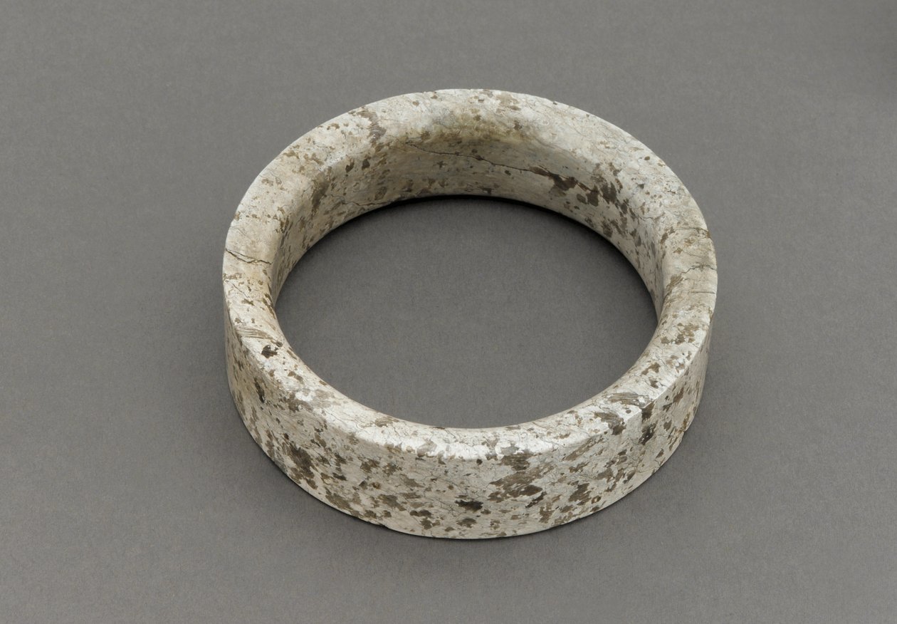 Pulseira (jade) de Shang Dynasty Chinese School