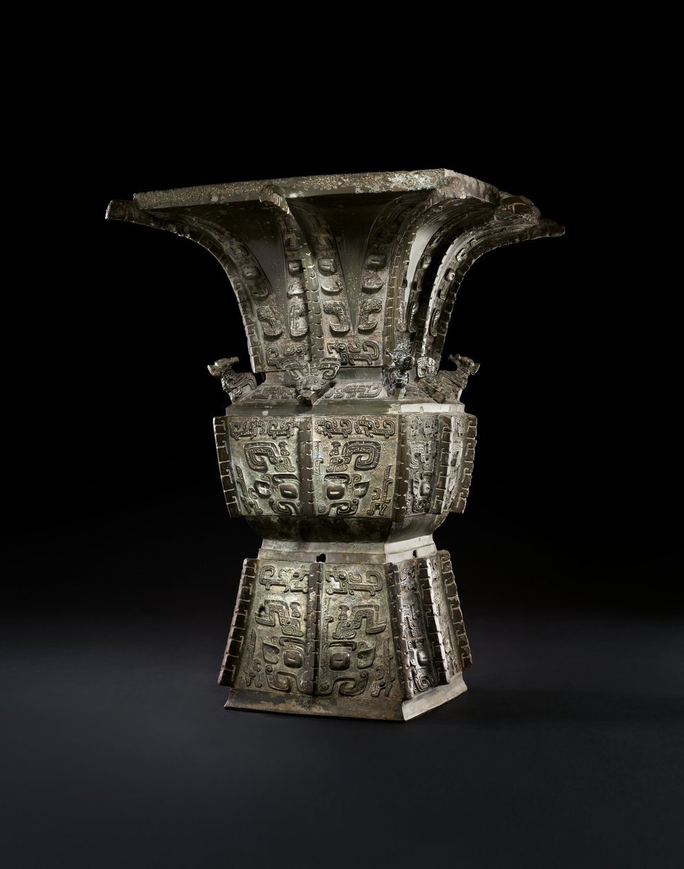 Vaso de vinho Ritual, Fangzun (bronze) de Shang Dynasty Chinese School