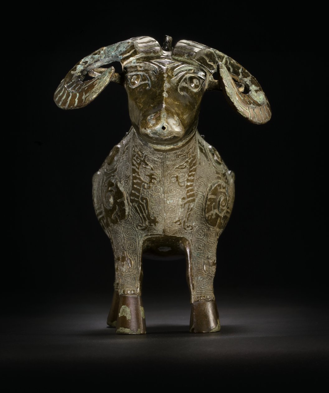Recipiente de vinho em forma de carneiro ritual, Gong (bronze) de Shang Dynasty Chinese School