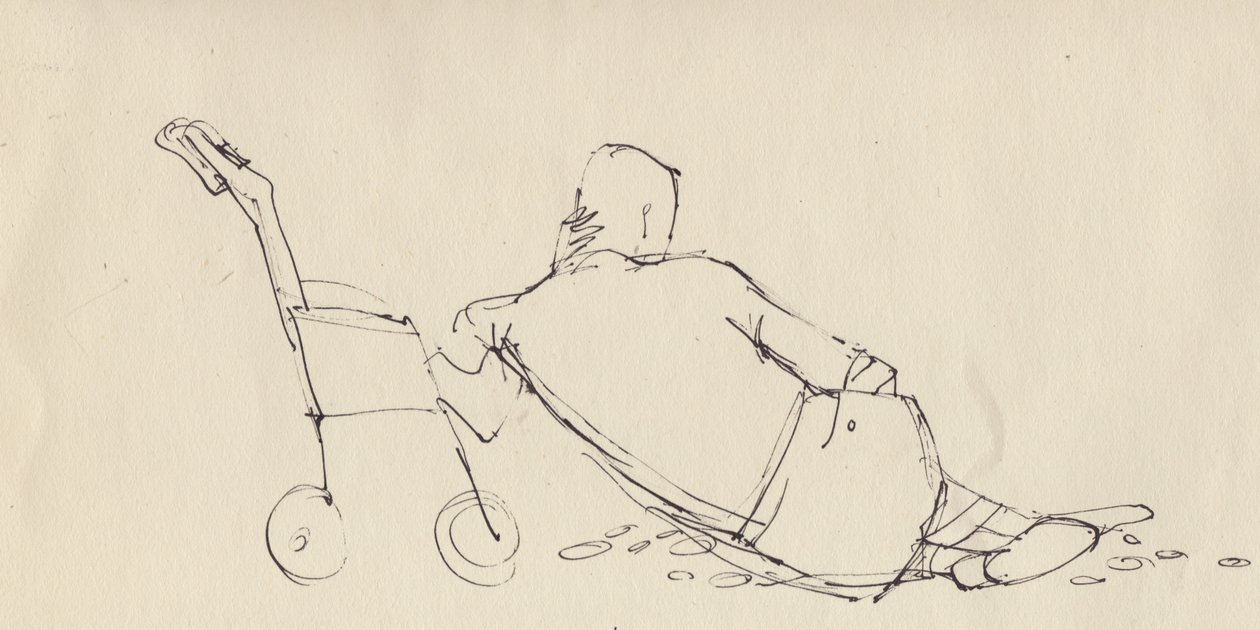 Homem encostado em carrinho de bebê na praia, c1950. de Shirley Markham