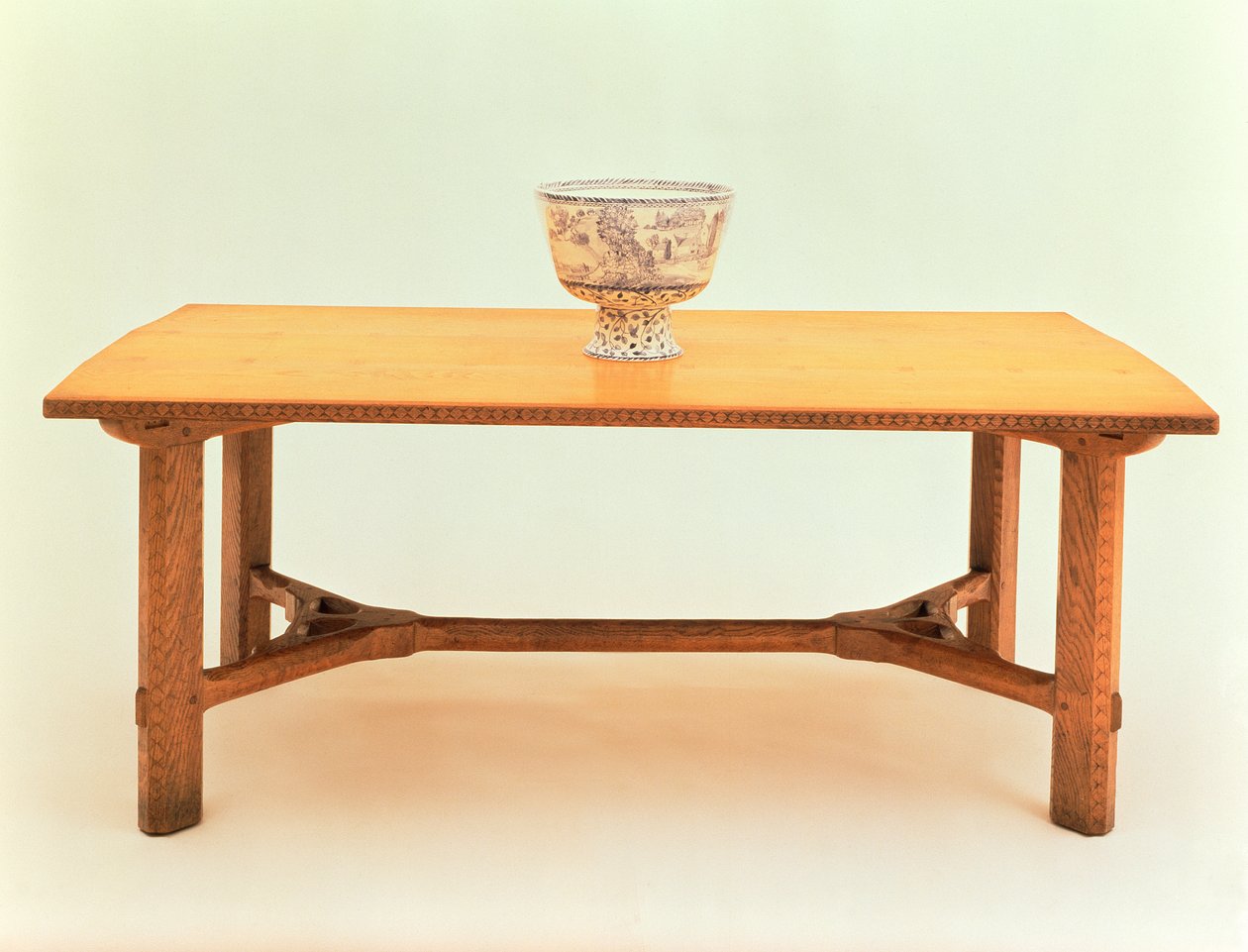 Mesa de jantar projetada e fabricada por Sidney Barnsley (1865-1926), 1923-4 (carvalho) de Sidney Barnsley