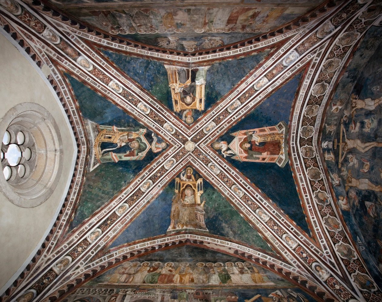 Vista dos afrescos que decoram uma das abóbadas da Igreja Superior, representando os quatro doutores da Igreja Romana: Ambrósio de Milão de Sienese School