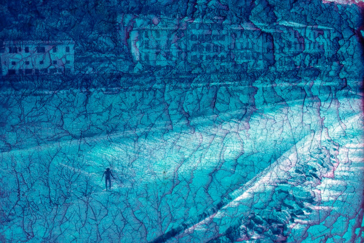 O Espaço entre..., 2022 (foto) de Sisse Brimberg
