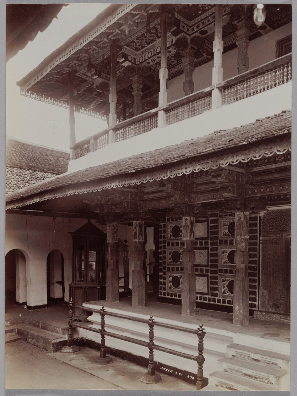 Templo Budista em Kandy, Ceilão, c. década de 1880. de Skeen and Co.