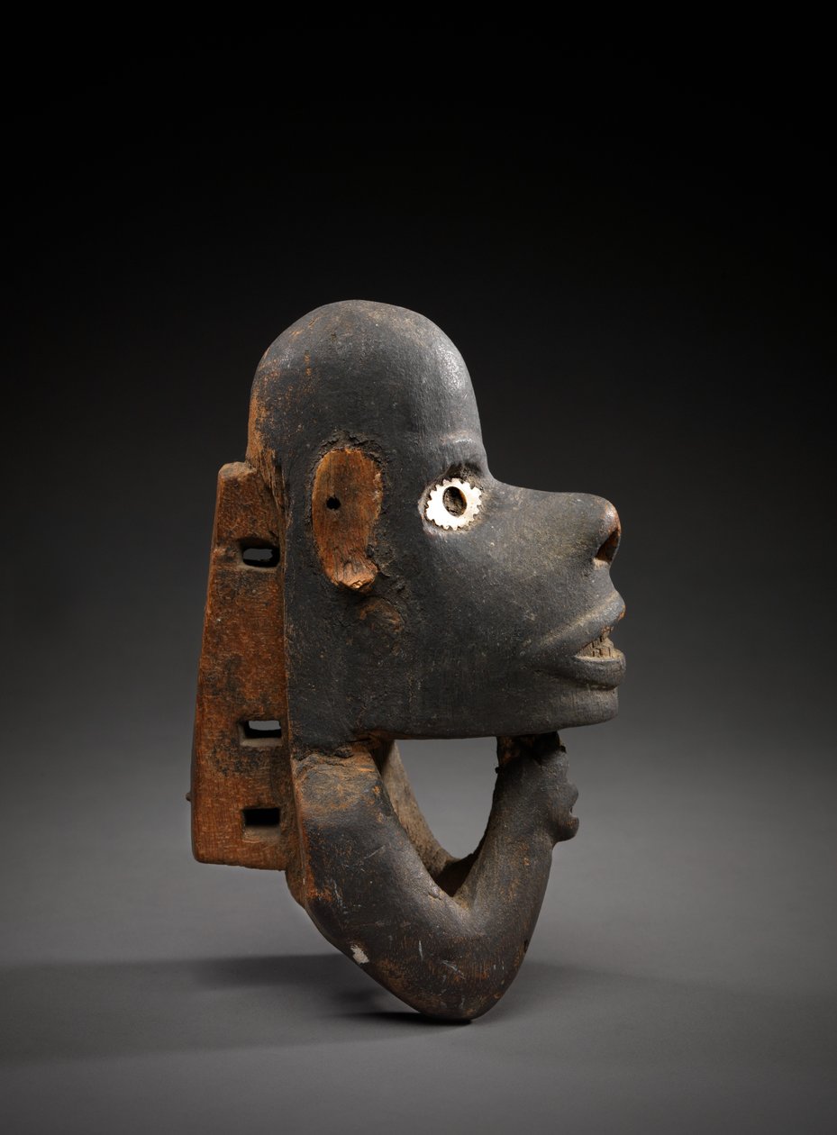 Cabeça de proa de proa de canoa, carro novo, Nova Geórgia, Ilhas Salomão, de início até meados dos anos 1800 (madeira e casca) de Solomon Islander