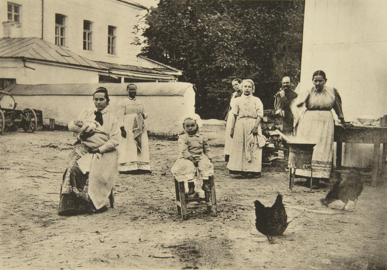 Fazendo geléia no pátio da casa de Leo Tolstoys, Yasnaya Polyana, perto de Tula, Rússia, 1900 de Sophia Andreevna Tolstaya