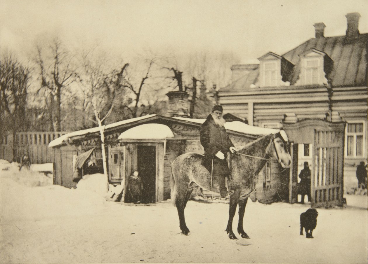Autor russo Leo Tolstoy a cavalo, Moscou, Rússia, anos 1900 de Sophia Andreevna Tolstaya