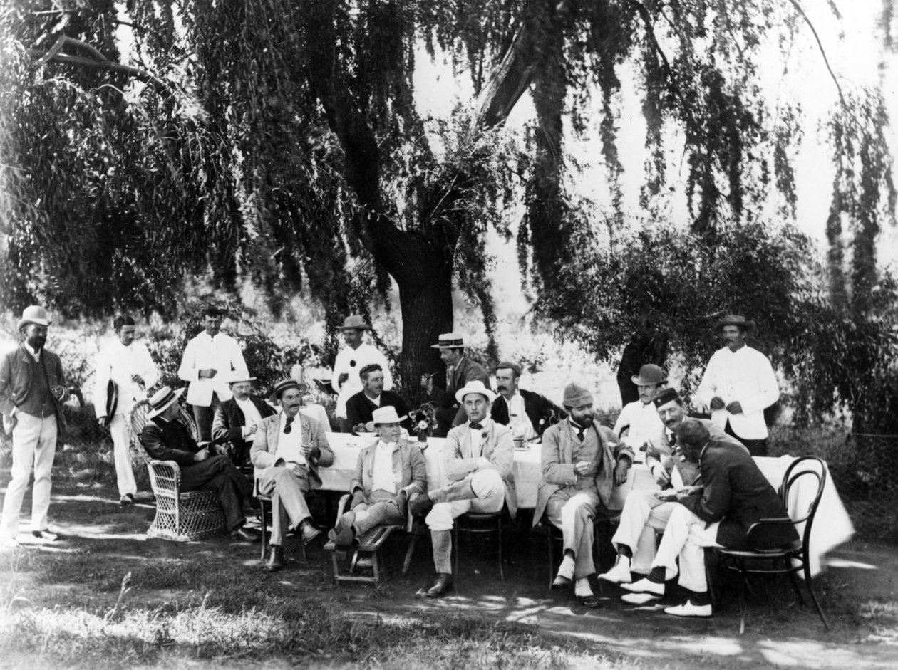 Inglês Cricketers no café da manhã, Willow Grove, Joanesburgo, c.1895 de South African Photographer