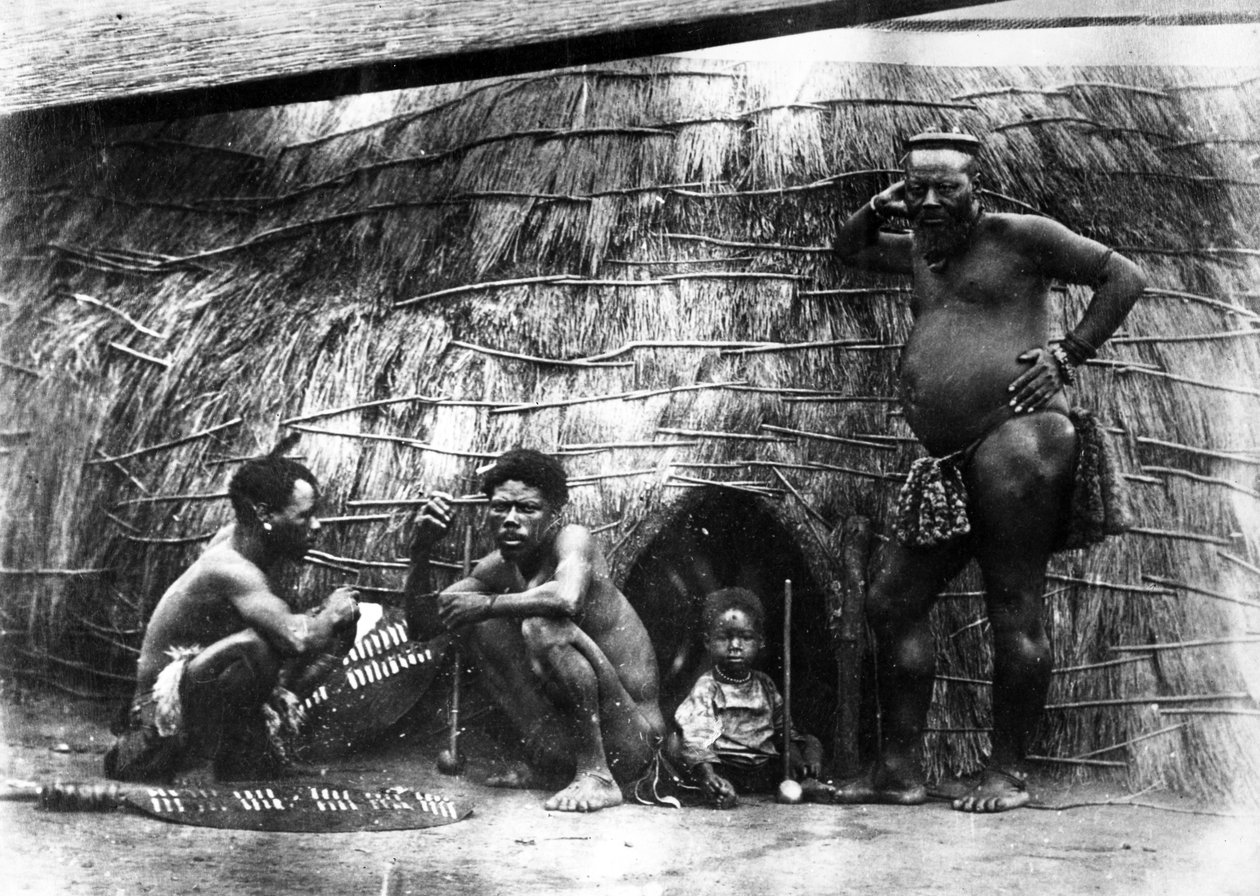 Kraal nativo em Zululand, c.1895 de South African Photographer